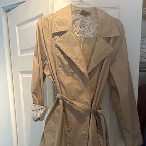 Khaki spring short trench